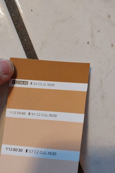 Matthias Brummer Dunkles Laminat & Fliesenrenovierung – Zustand vor der Sanierung, Bild 1 – Innenausbau Landshut