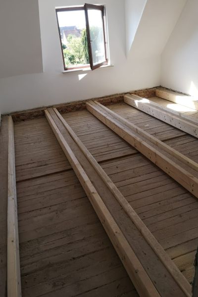 Matthias Brummer Dachausbau zum Wohnraum – Zustand vor der Sanierung, Bild 3 – Innenausbau Landshut