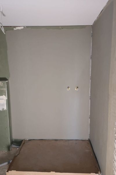 Matthias Brummer Weißes Duschbad – Zustand vor der Sanierung, Bild 2 – Innenausbau Landshut