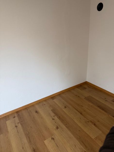 Helles Laminat verlegt – Matthias Brummer, Regensburg