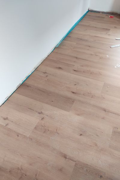 Matthias Brummer Helles Eiche-Laminat – Zustand vor der Sanierung, Bild 4 – Innenausbau Landshut