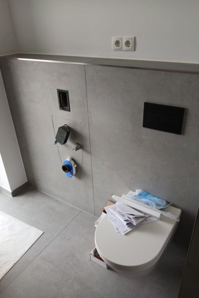 Matthias Brummer Modernes Graubad – Fertiggestelltes Ergebnis, Bild 1 – Haussanierung Region Landshut