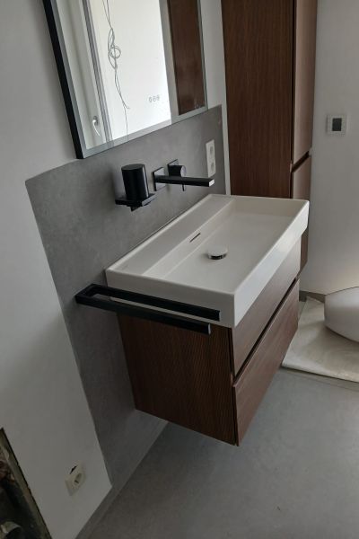 Matthias Brummer Modernes Graubad – Fertiggestelltes Ergebnis, Bild 2 – Haussanierung Region Landshut