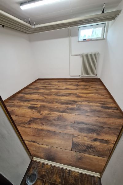 Matthias Brummer Dunkles Laminat & Fliesenrenovierung – Fertiggestelltes Ergebnis, Bild 3 – Haussanierung Region Landshut