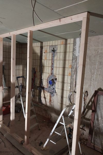 Matthias Brummer Ständerwerk Sanitärbereich – Zustand vor der Sanierung, Bild 1 – Innenausbau Landshut