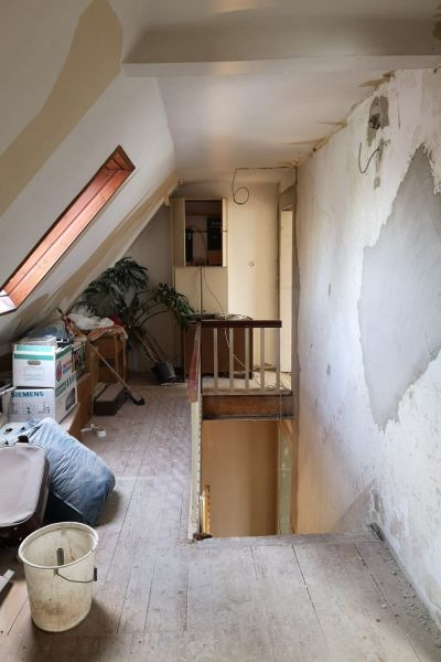 Matthias Brummer Dachausbau zum Wohnraum – Zustand vor der Sanierung, Bild 1 – Innenausbau Landshut