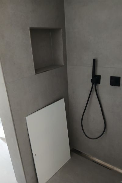 Matthias Brummer Modernes Graubad – Fertiggestelltes Ergebnis, Bild 5 – Haussanierung Region Landshut